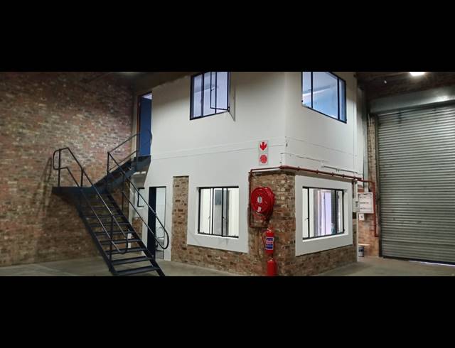 302M² WAREHOUSE TO LET IN LASER PARK